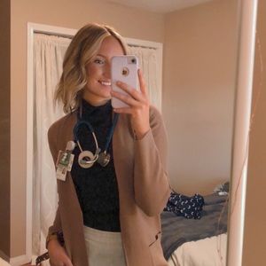 Meet your Posher, Danielle